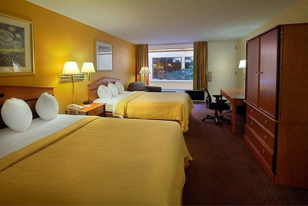 ホテル クオリティ イン & スイーツ カンファレンス センター ニューポート・リッチー 部屋 写真